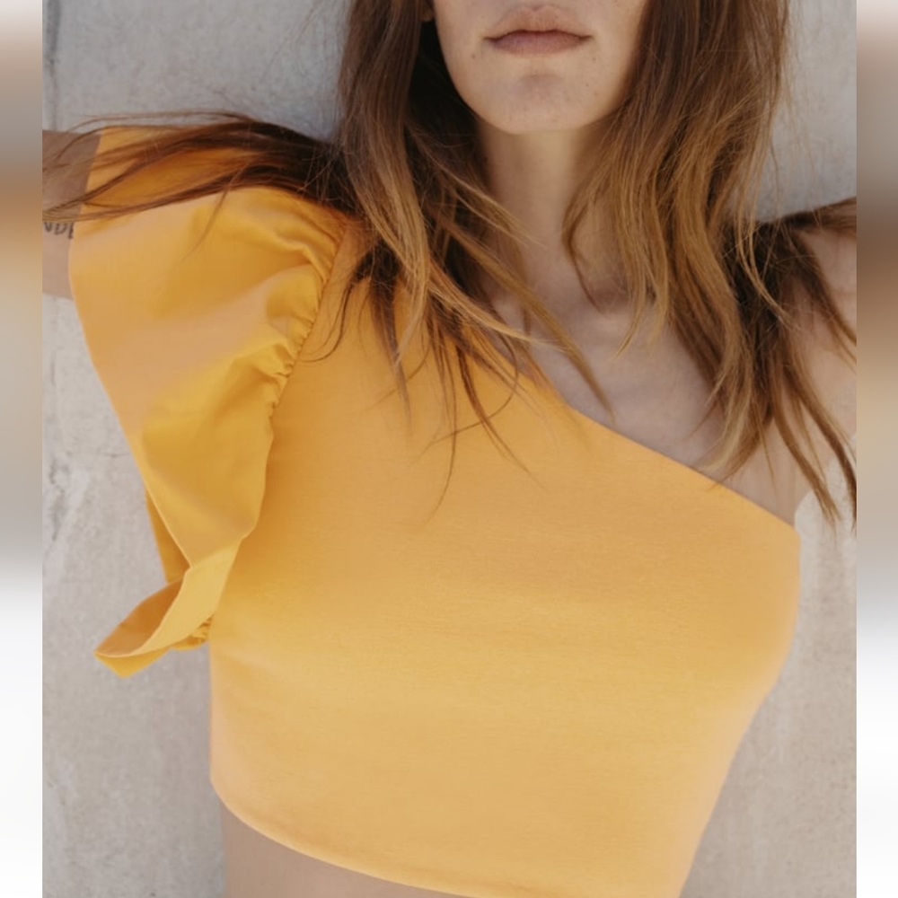 RUFFLED ASYMMETRICAL TOP